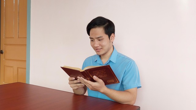 Returning to God: Casting off the Decadent Life and Walking Onto the Right Path of Human Life